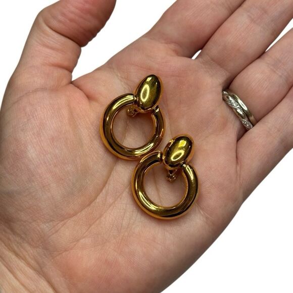 Napier Gold Toned Door Knocker Clip On Earrings - Picture 1 of 5